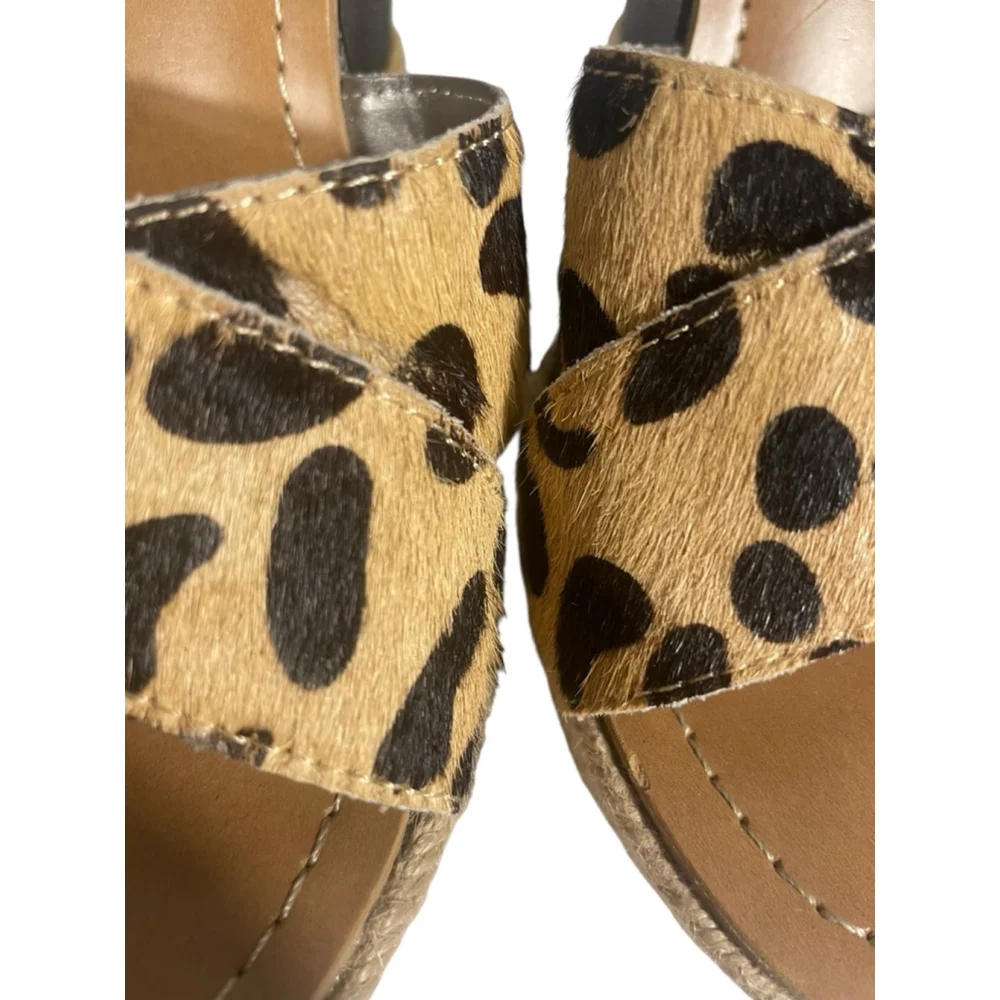 Women's size 8.5 Carlos Santana Wedge Sandals Leopard Print Black peep toe strap